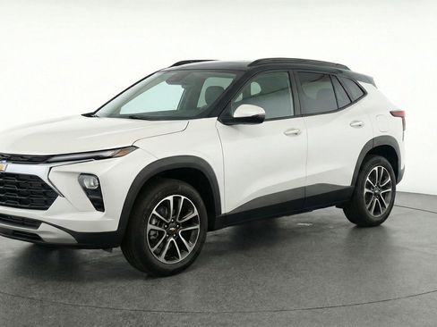 Used 2025 Chevrolet TrailBlazer LT image 3