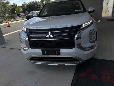 Used 2024 Mitsubishi Outlander 4WD Plug-In Hybrid image 11
