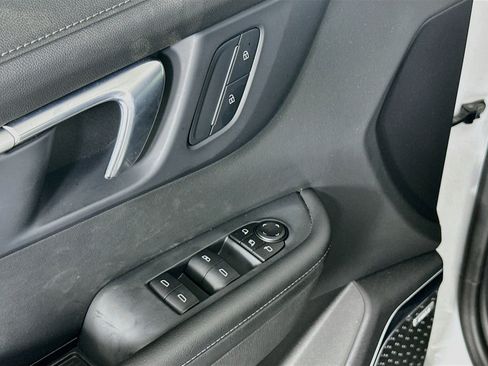 Used 2025 Buick Enclave Preferred FWD image 15
