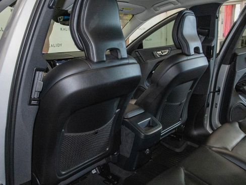 Used 2024 Volvo XC60 B5 Core image 10