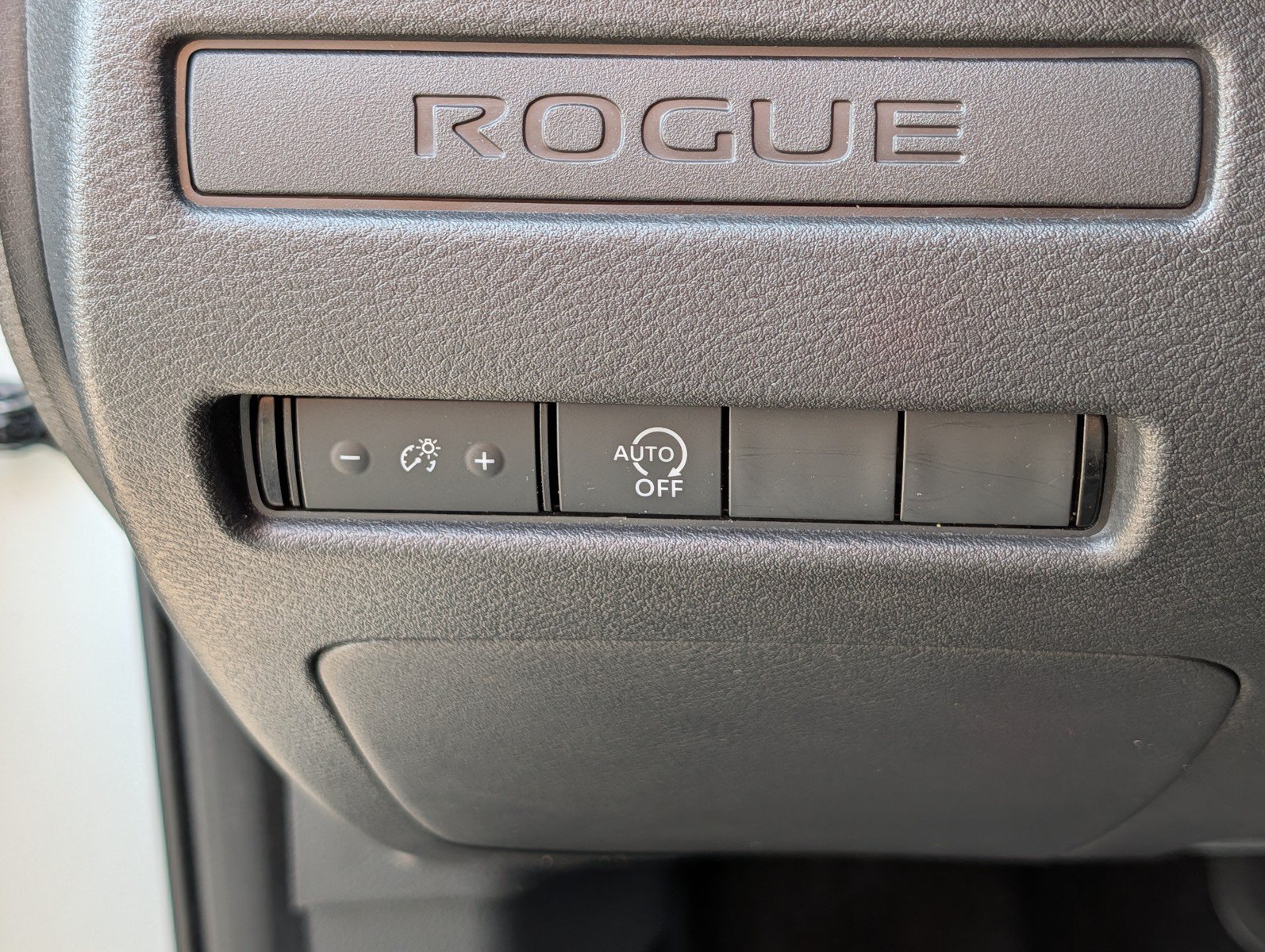 Used 2024 Nissan Rogue S FWD image 14