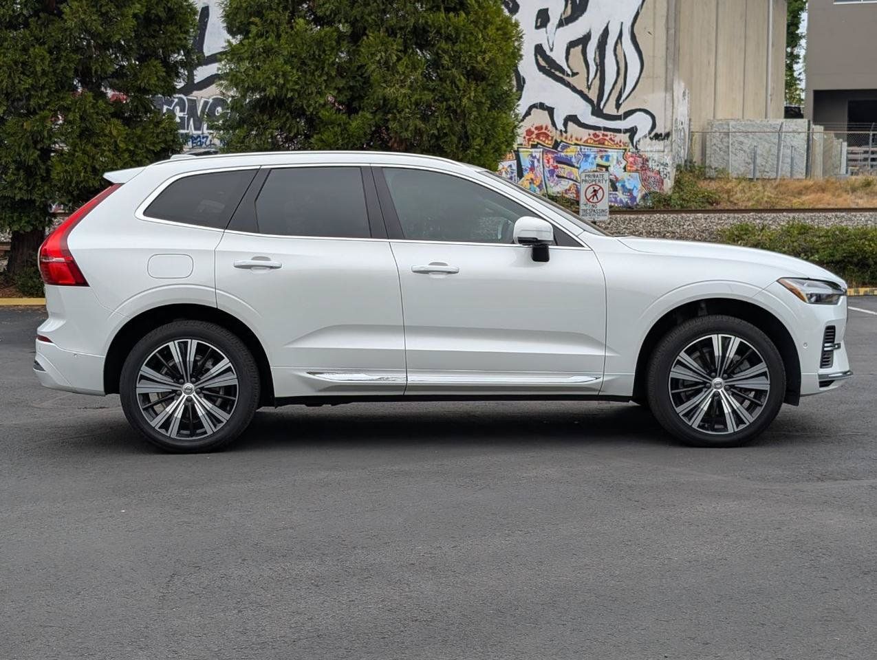 Used 2022 Volvo XC60 T8 Inscription w/ Advanced Package AWD/4WD image 8