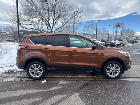 Used 2017 Ford Escape SE image 6