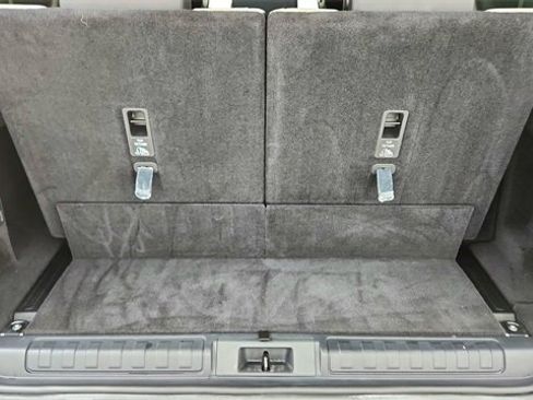 Used 2024 Land Rover Discovery Dynamic SE image 15