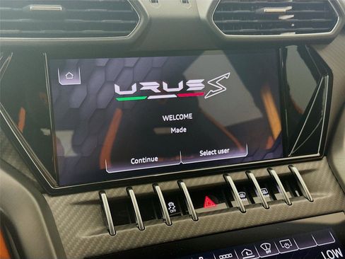 Used 2023 Lamborghini Urus S AWD/4WD image 11