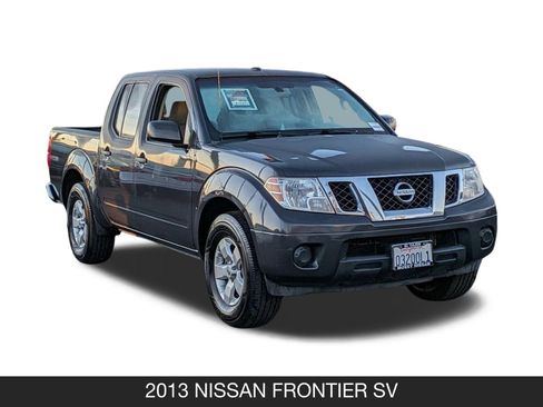Used 2013 Nissan Frontier SV image 2