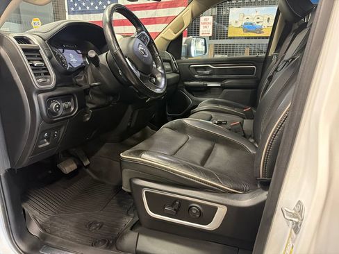 Used 2019 RAM 1500 Laramie AWD/4WD image 3