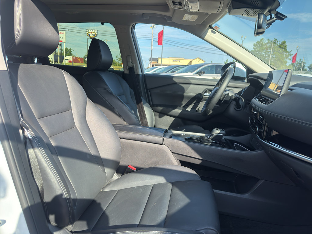 Used 2025 Nissan Rogue SL w/ SL Premium Package FWD image 15