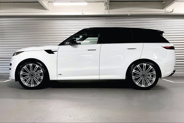 New 2026 Land Rover Range Rover Sport Dynamic SE AWD/4WD image 3