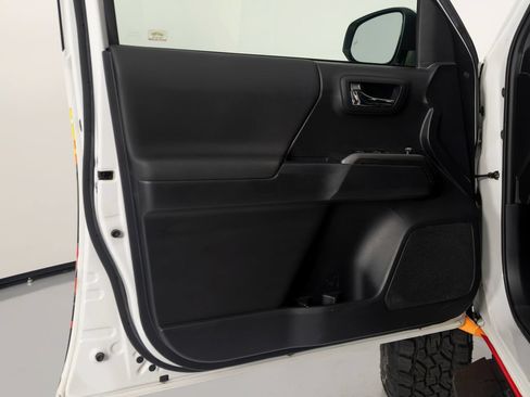 Used 2018 Toyota Tacoma TRD Pro AWD/4WD image 10