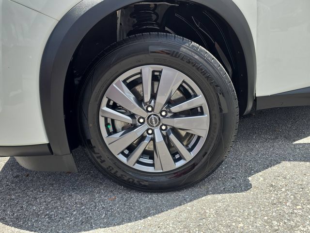 Used 2025 Nissan Pathfinder SV FWD image 31