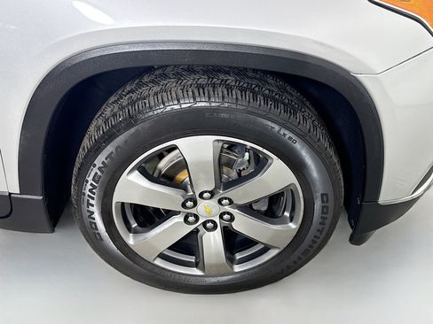 Used 2020 Chevrolet Traverse LT w/ LT Premium Package image 32