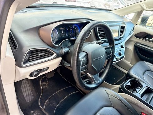 Used 2021 Chrysler Voyager Lxi image 10