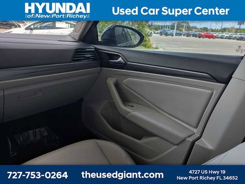 Used 2019 Volkswagen Jetta SEL w/ Cold Weather Package image 18