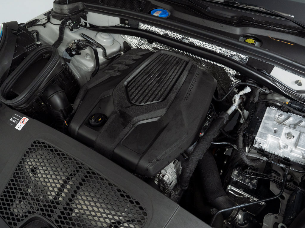 Certified 2026 Porsche Macan Turbo AWD/4WD image 55