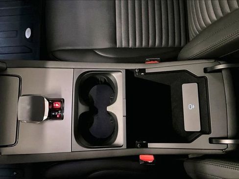 Certified 2025 Land Rover Discovery Sport S image 11