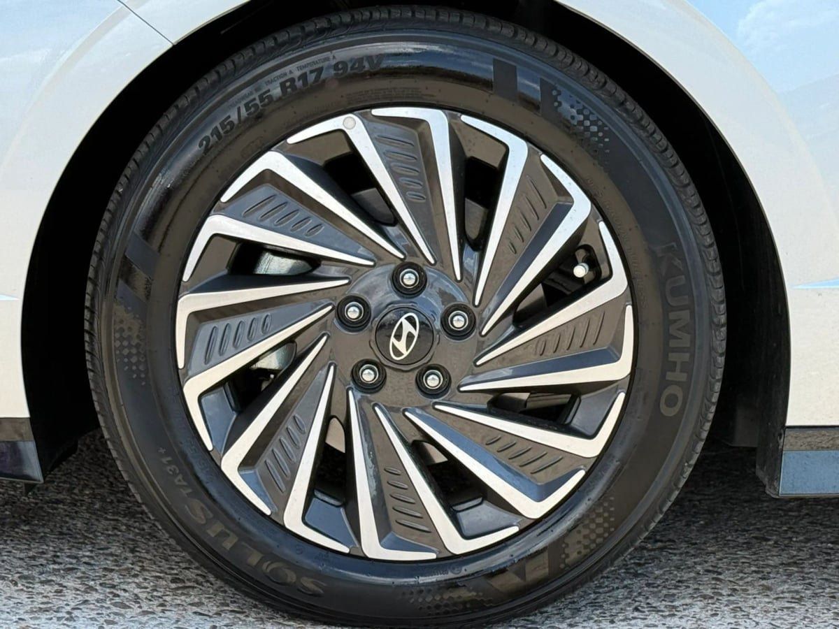 Used 2025 Hyundai Sonata SEL FWD image 28
