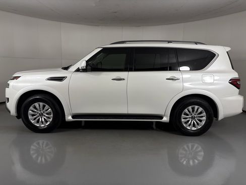 Used 2023 Nissan Armada SV image 5