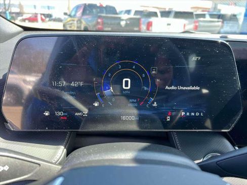 Used 2025 Chevrolet Equinox LT w/ Safety and Technology Package image 23