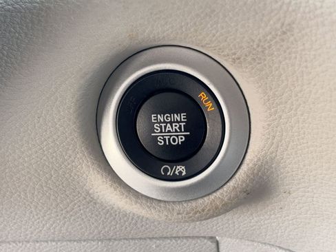 Used 2023 Chrysler Pacifica Limited image 27