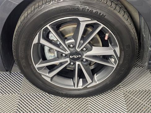 Used 2022 Kia Forte LXS w/ LXS Technology Package image 8