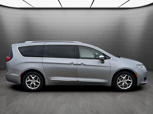 Used 2020 Chrysler Pacifica Limited image 6