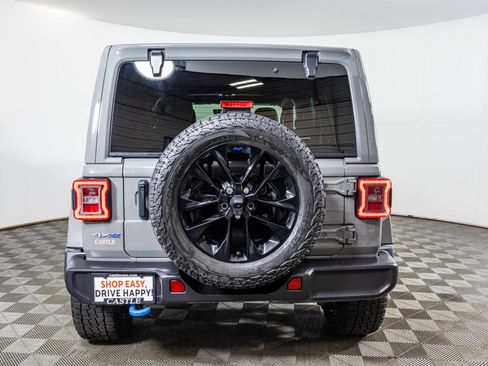 Used 2022 Jeep Wrangler Unlimited Sahara w/ Cold Weather Group AWD/4WD image 18