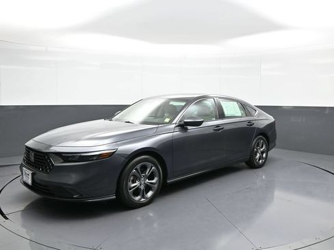 Certified 2023 Honda Accord EX image 10