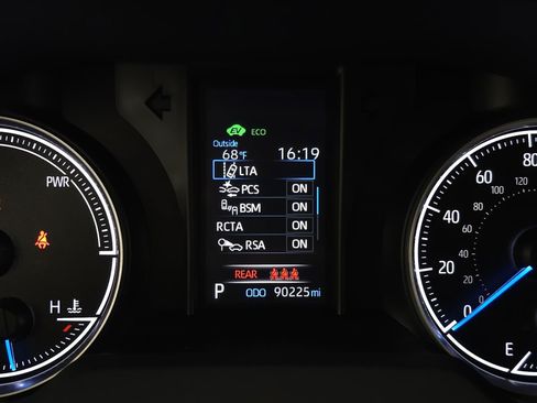 Used 2022 Toyota Venza LE AWD/4WD image 22