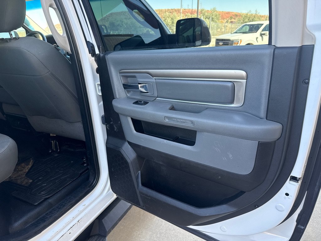 Used 2018 RAM 3500 SLT AWD/4WD image 17