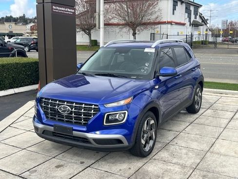 Used 2023 Hyundai Venue Limited w/ Cargo Package FWD image 3
