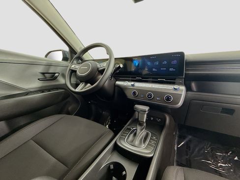 Used 2025 Hyundai Kona SE image 32