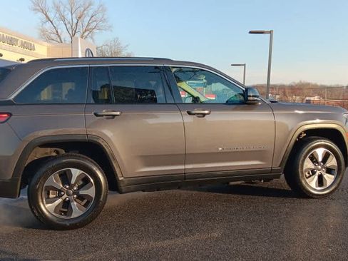 Used 2023 Jeep Grand Cherokee image 7