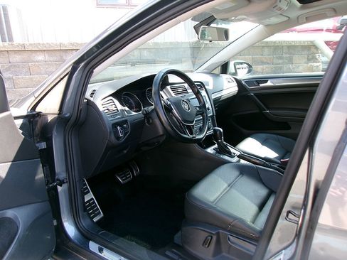 Used 2017 Volkswagen Golf Alltrack SE image 12