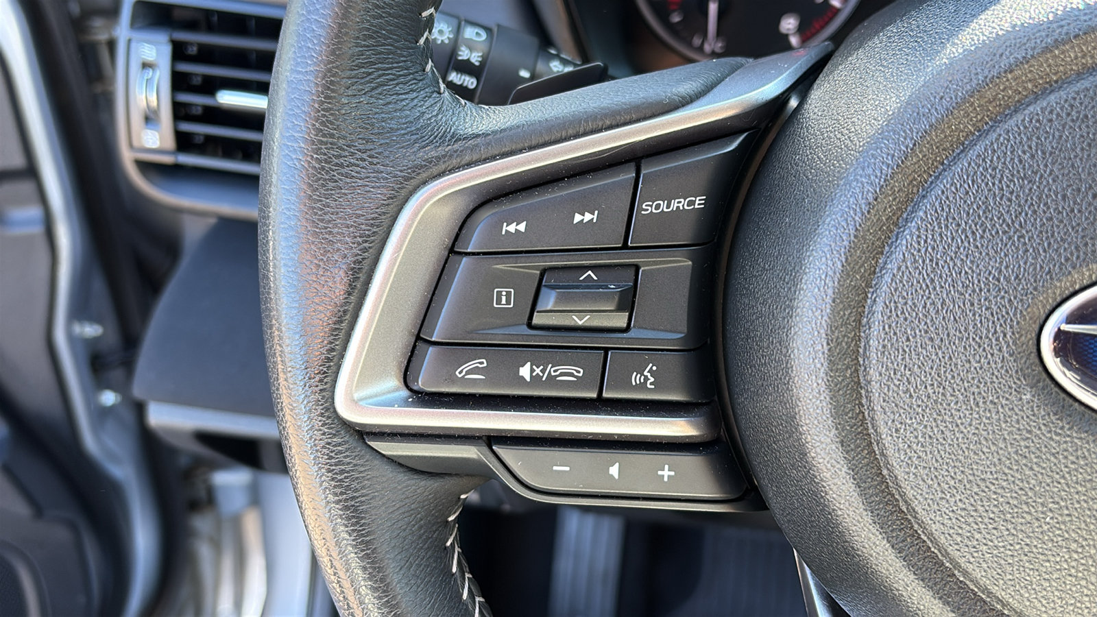 Used 2024 Subaru Outback Premium AWD/4WD image 12