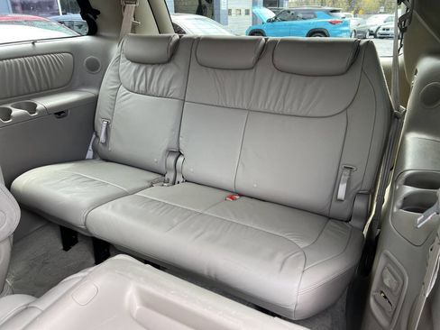 Used 2010 Toyota Sienna XLE Limited AWD/4WD image 9