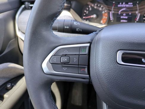 Used 2022 Jeep Compass Latitude FWD image 18