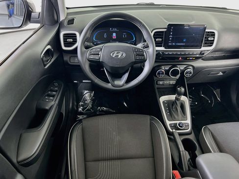 Used 2023 Hyundai Venue Limited image 21