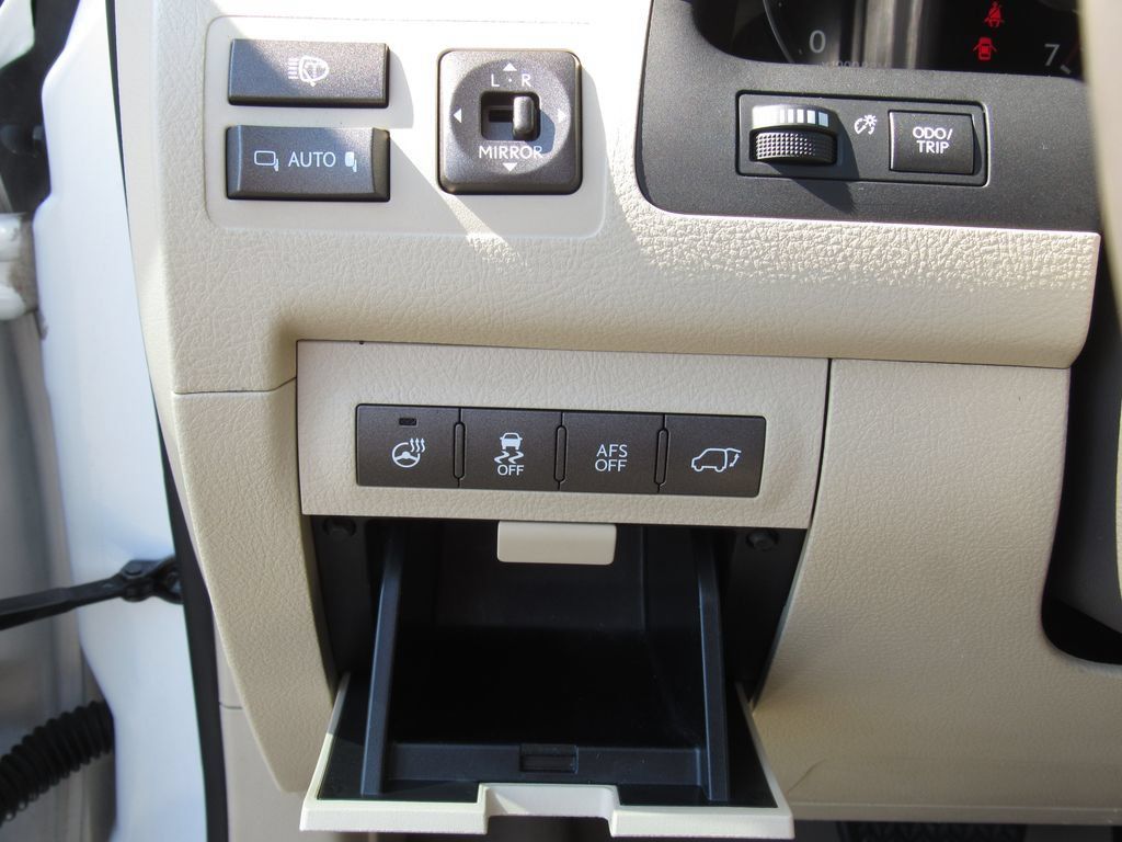 Used 2015 Lexus LX 570 4WD w/ Luxury Package image 39