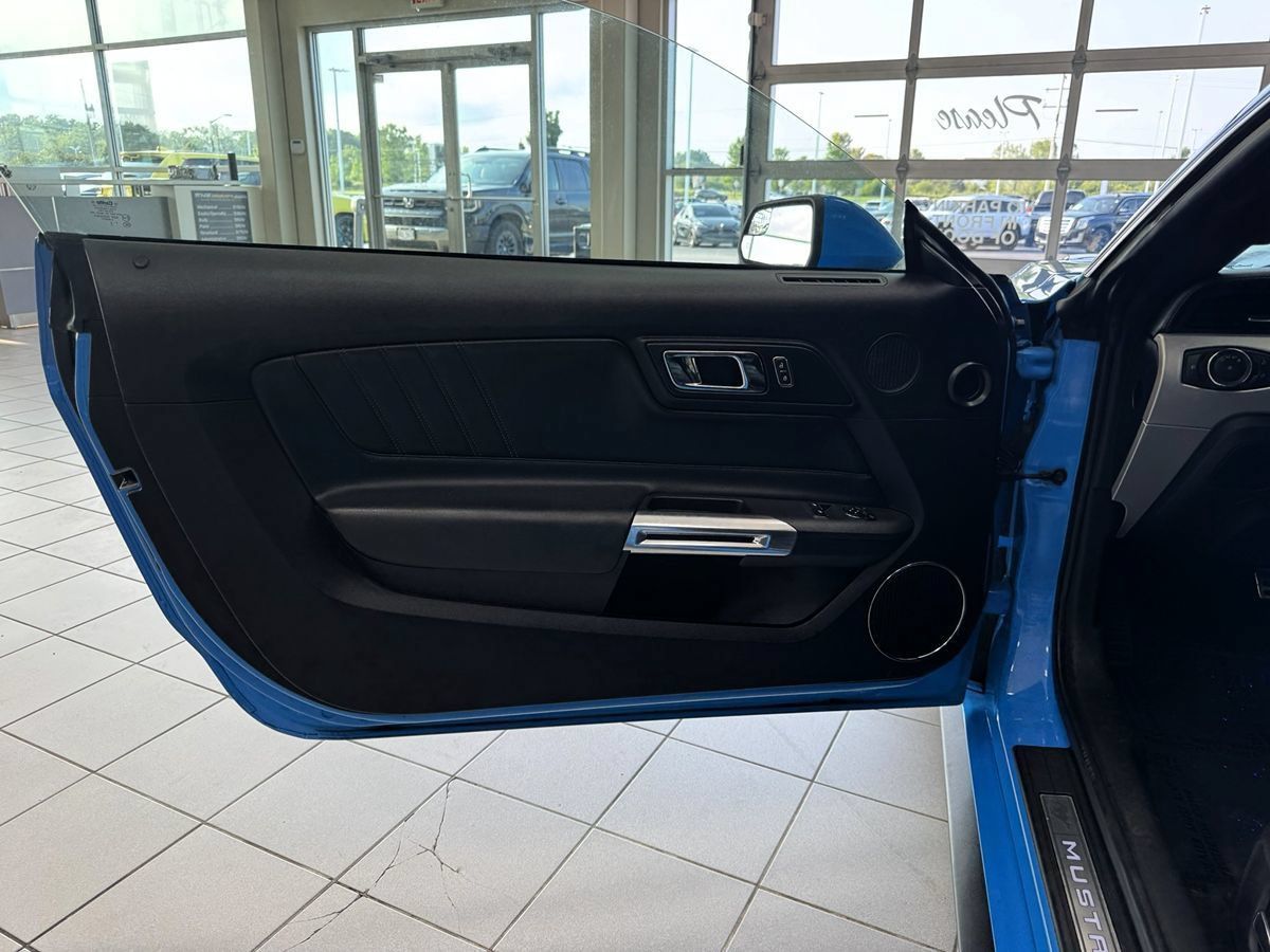 Used 2017 Ford Mustang GT Premium w/ Black Accent Package RWD image 13