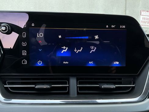 Used 2025 Chevrolet Trax LT image 28