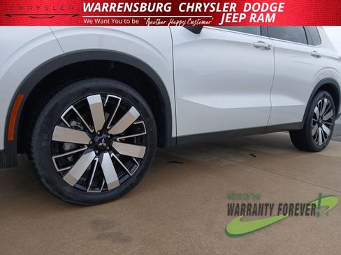 Used 2025 Mitsubishi Outlander SE image 34