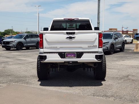 Used 2024 Chevrolet Silverado 2500 High Country w/ High Country Premium Package AWD/4WD image 8
