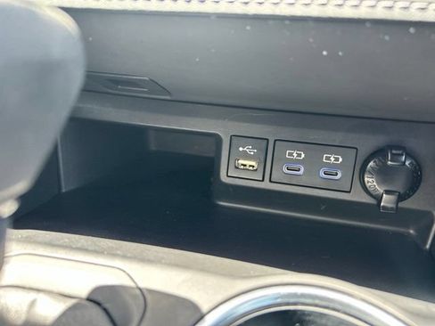 Used 2022 Toyota Highlander L FWD image 27