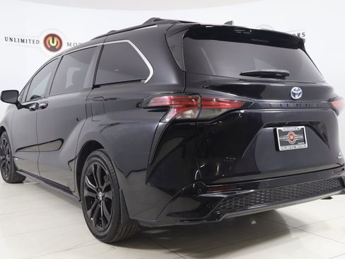 Used 2021 Toyota Sienna XSE image 4