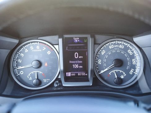 Used 2018 Toyota Tacoma TRD Sport image 22