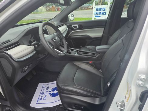 Used 2023 Jeep Compass Limited AWD/4WD image 7