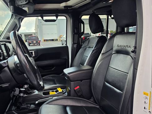 Used 2018 Jeep Wrangler Unlimited Sahara AWD/4WD image 10