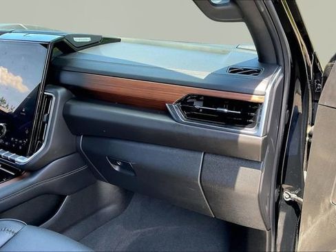 Used 2025 GMC Yukon Denali AWD/4WD image 19