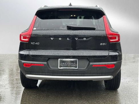 Used 2025 Volvo XC40 B5 Ultra w/ Climate Package image 4